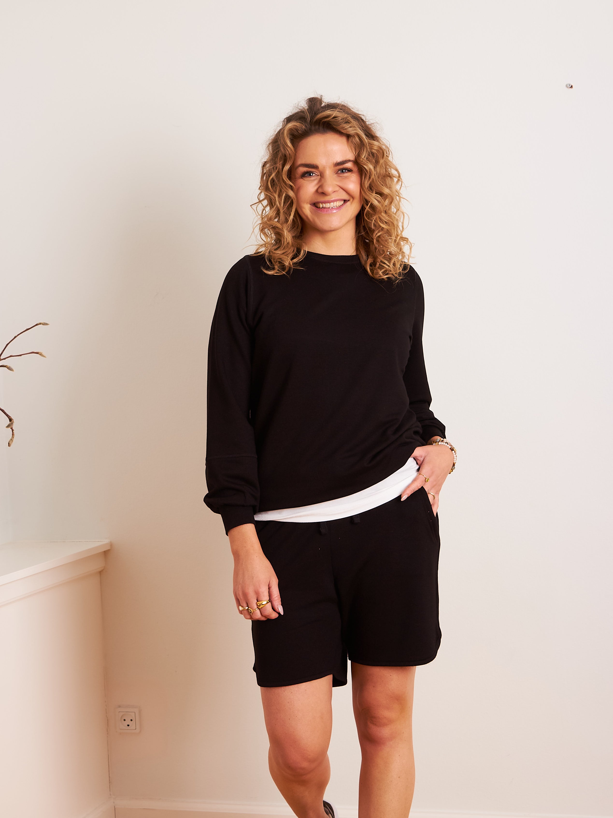 Comfy Copenhagen ApS Love Is Around Blouse Black